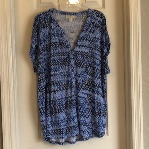 Ladies V-neck cotton top by Dana Buchman